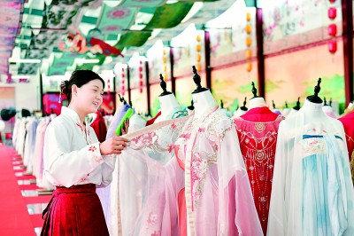 完美体育直播电商：出现新趋势亟待更规范(图2)