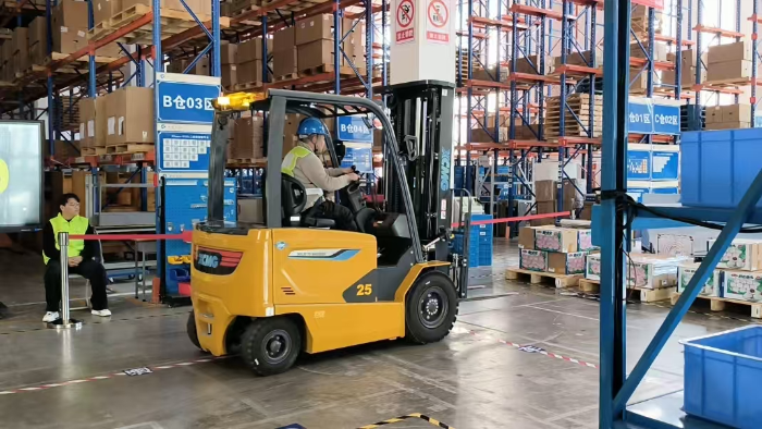 产学研深度融合科捷牵手职业技能大赛(图1)