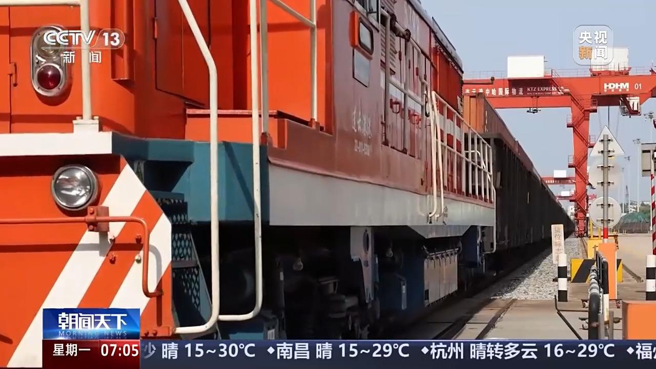 奋斗在春天里丨货物也能买“船票”了！看多式联运“一单制”的破局之路(图2)