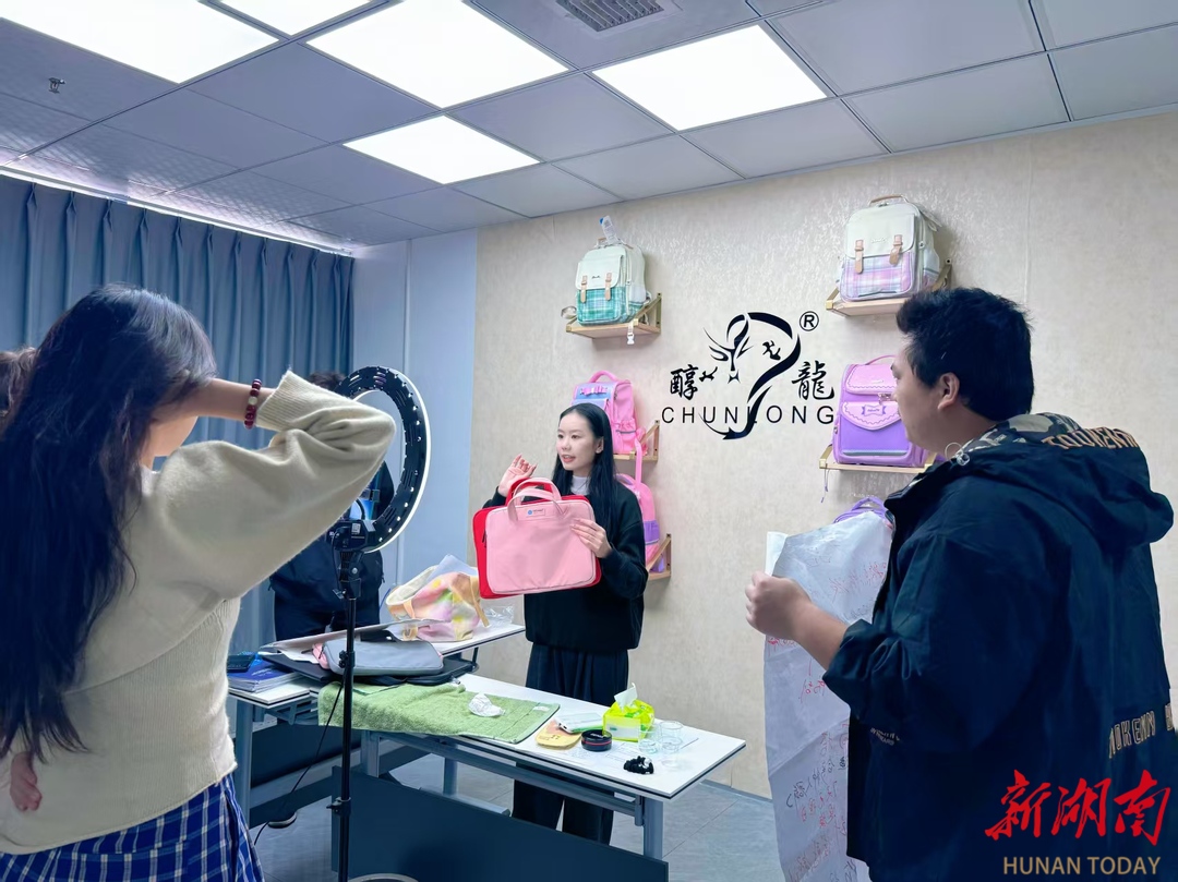湖南日报看邵东系列评论之二：破壁“有人没活干有活没人干”完美体育(图3)