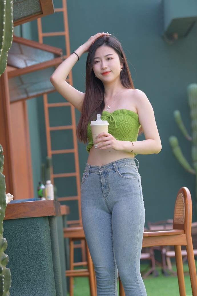 迈开腿让我尝一下你的小䓍莓
