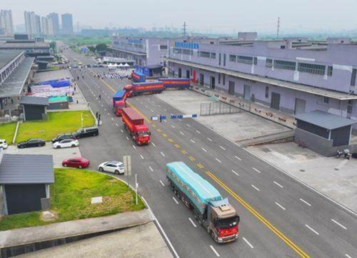 提升物流时效30%降低综合成本20%“重庆西永-东盟跨境专线”正式开通完美体育网站(图1)