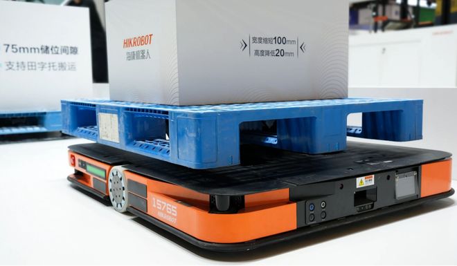 迈向智慧物流新范式完美体育：仓储机器人引领效率与模式升级(图2)