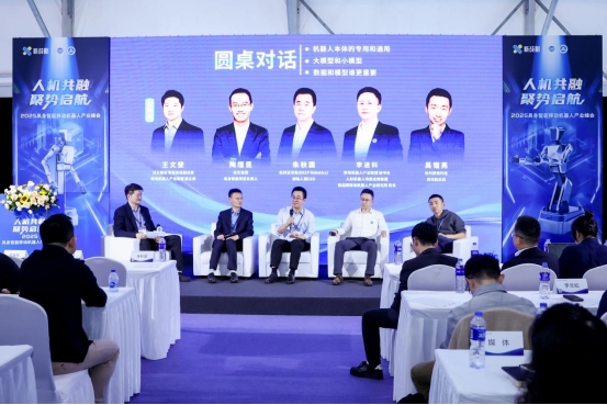 杭叉集团在上海CeMATASIA2025发布杭叉首款物流人形机器人引领智慧物流新纪元(图11)