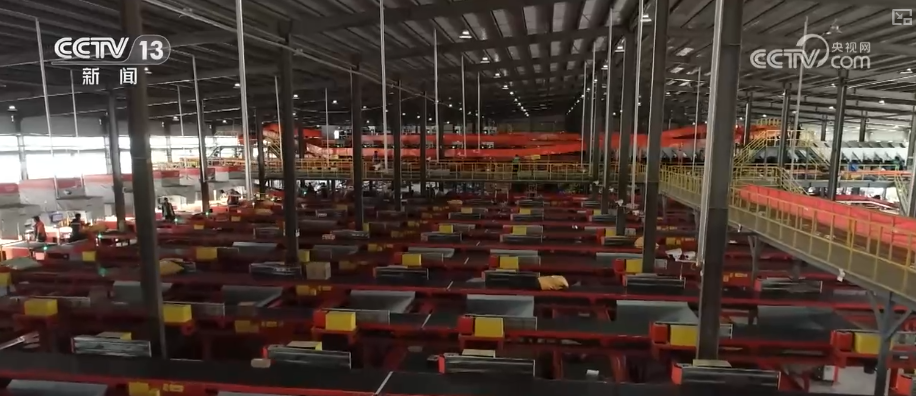 完美体育数据畅连成为物流“快跑”关键“加速器”降本提速利好惠及百姓生活(图2)