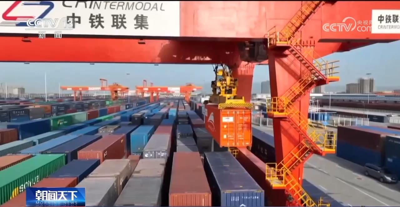 迈向“十五五”“钢铁驼队”驰新程完美体育网站(图2)