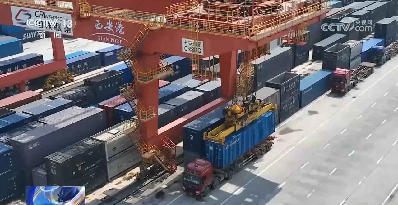 迈向“十五五”“钢铁驼队”驰新程完美体育网站(图4)