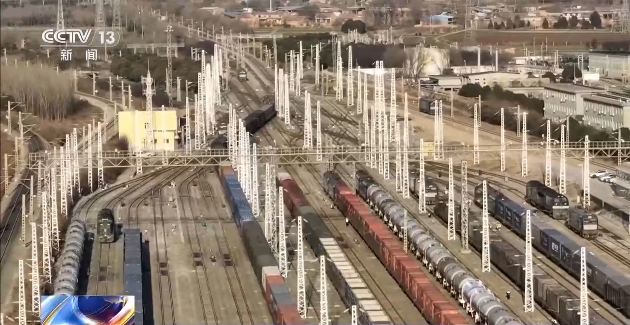 完美体育更密线路、更优服务、更高效率！新时代“钢铁驼队”正加速启程(图7)