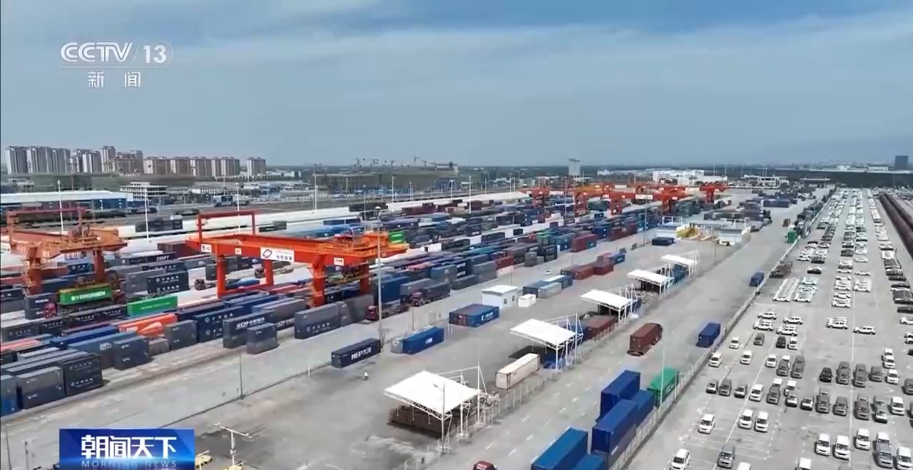 完美体育更密线路、更优服务、更高效率！新时代“钢铁驼队”正加速启程(图9)