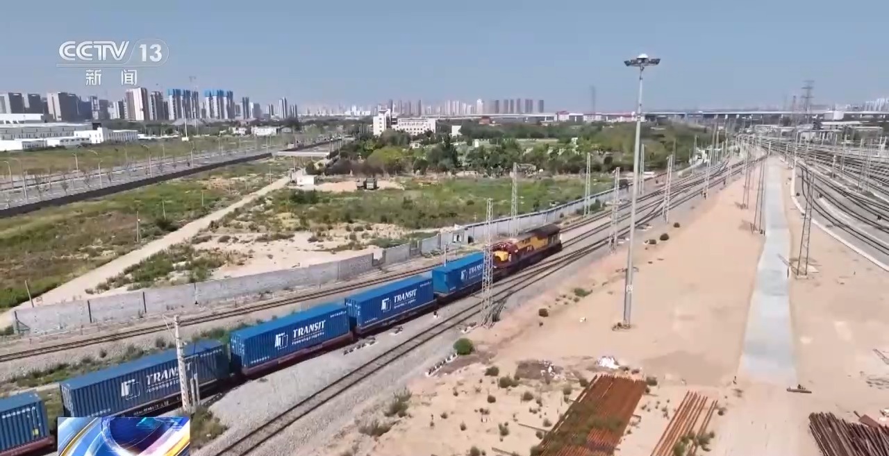 完美体育更密线路、更优服务、更高效率！新时代“钢铁驼队”正加速启程(图12)