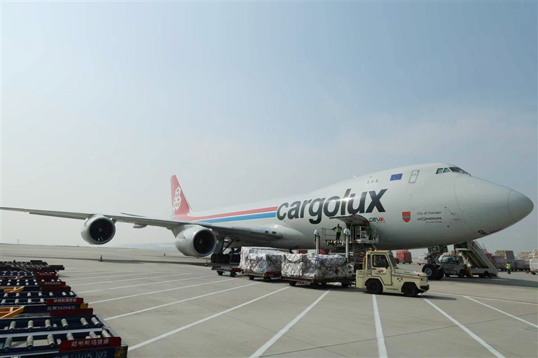 一条“空中丝路”织出全球商贸网丨五完美体育年路上你我他——四中全会精神大家谈(图3)