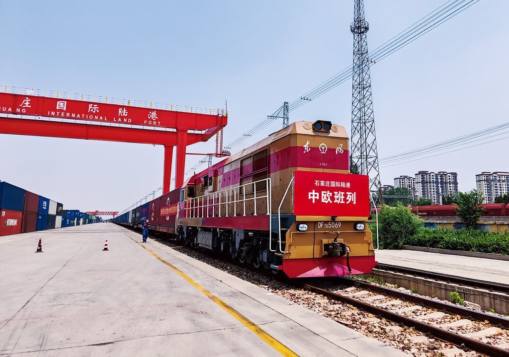 冀时评准点开行的“钢铁驼队”奏响高水平开放的时代强音(图3)