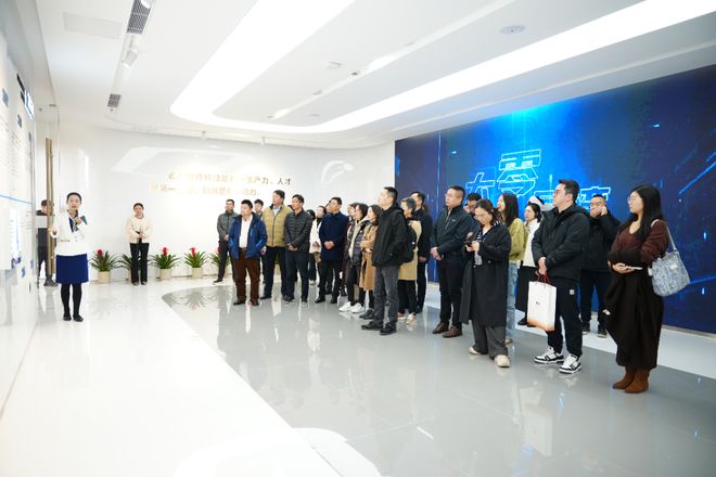 完美体育喜迎两会丨高质量发展如何“落地”？解码青浦建议提案办理的优秀答案(图2)