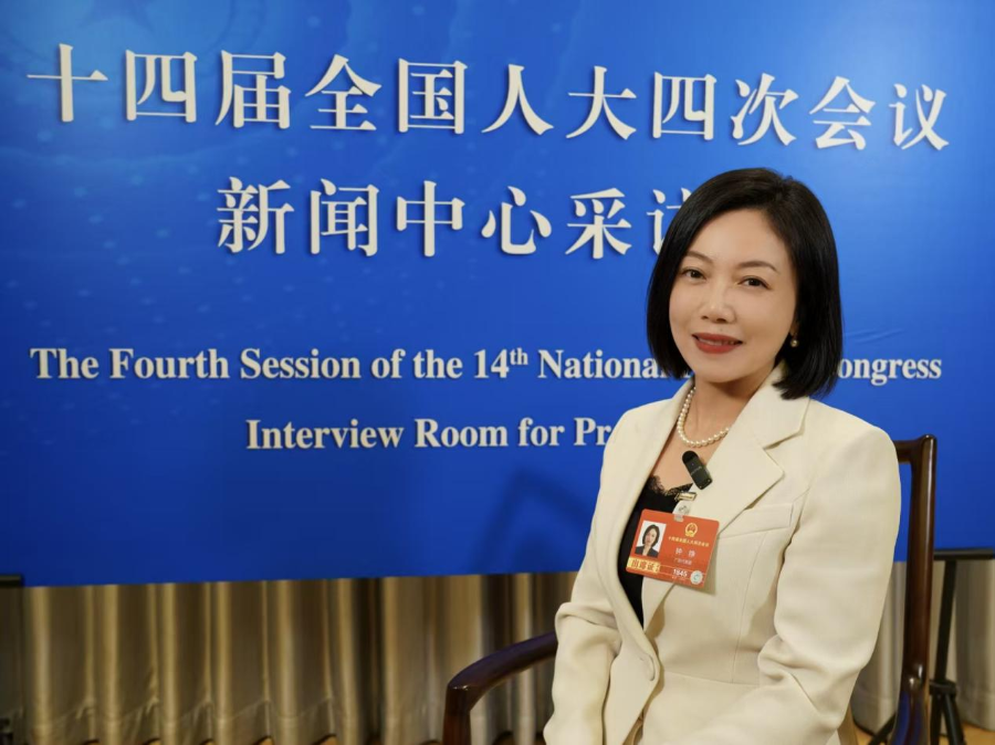 对话全国人大代表钟铮：美的工厂机器人密度突破3000台每万人(图1)