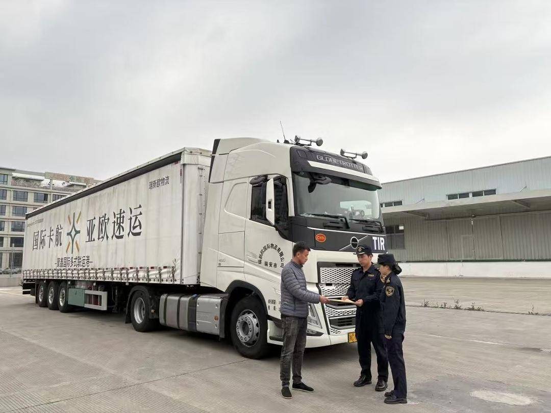 浙货“坐”浙车驰骋新丝路(图1)