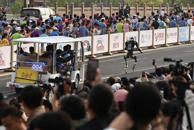 陈琦：马拉松比赛中崛起的中国机器人完美体育网站(图2)